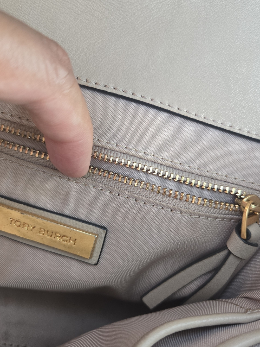 Tory Burch Beige Quilted Leather Chain Shoulder Bag - Picture 16 of 17
